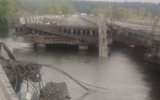 Блискавка зруйнувала міст через річку Ірпінь: загинула людина, є потерпілі