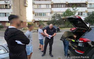 «Прибуткова робота для дівчат»: у Києві затримали чоловіка, який відправляв українок у рабство за кордон