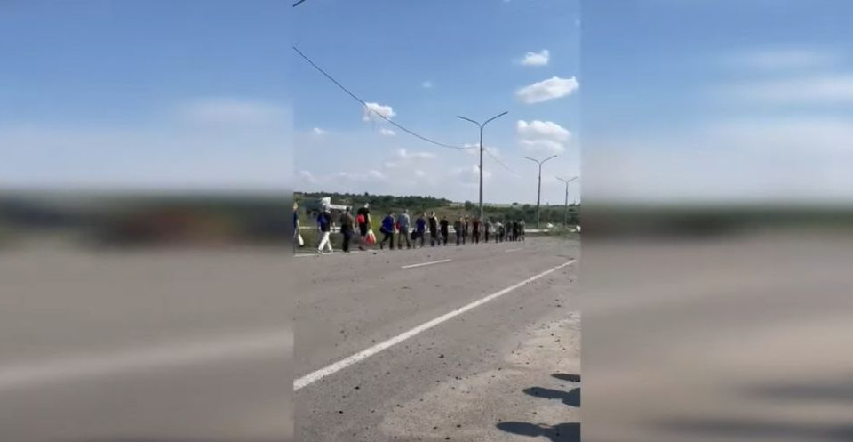 Опубликовали видео возвращения защитников «Азовстали» из плена
