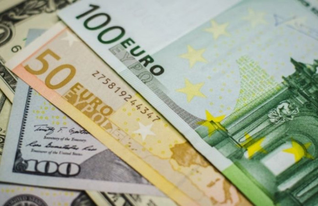 Курс долара та євро: як зростання зовнішньої допомоги Україні вплине на гривню