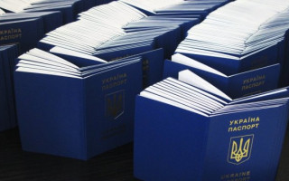 Громадяни України зможуть оформити паспортні документи у Варшаві: як це зробити