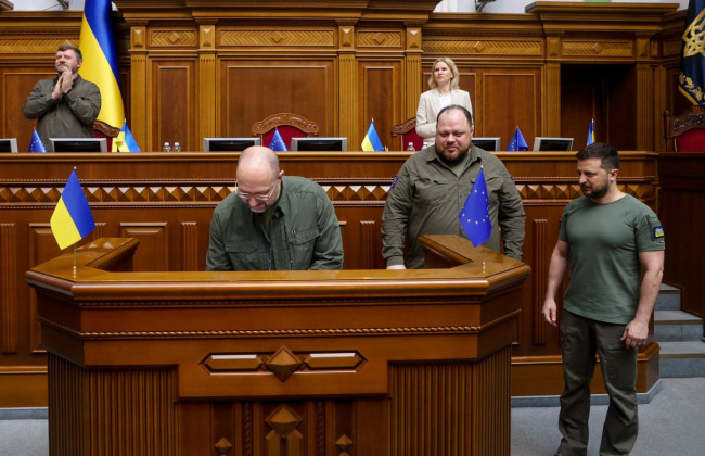 Вступ України до ЄС: Президент, Кабмін та Верховна Рада підписали спільну заяву