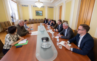 Наголосили на нагальній необхідності прискорити постачання сучасного важкого озброєння й техніки: в ОП зустрілися з делегацією фракції ХДС/ХСС Бундестагу