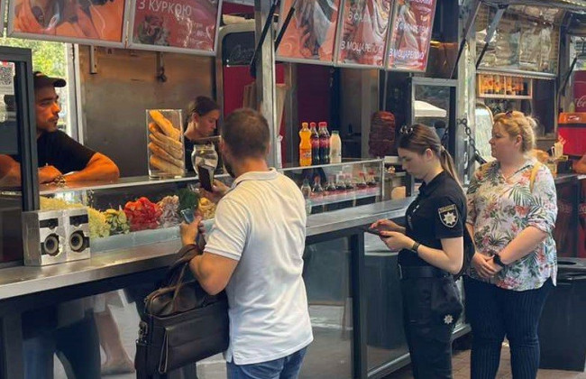 На Печерську у Києві суб’єктів господарювання перевірили на дотримання вимог законодавства про харчові продукти: які результати