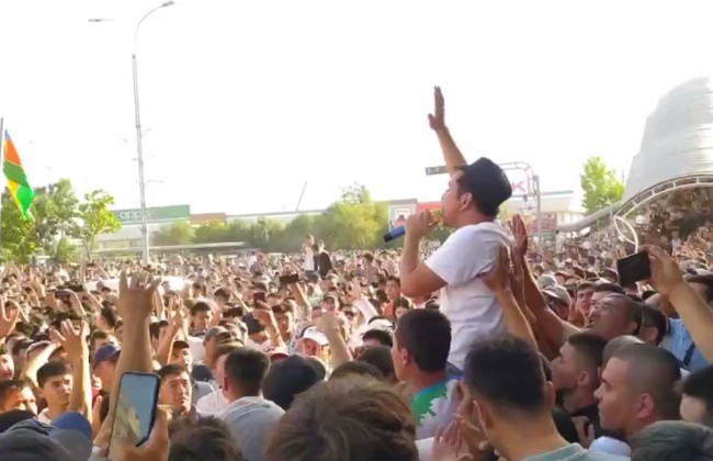 В Узбекистане начались массовые протесты: подробности и видео