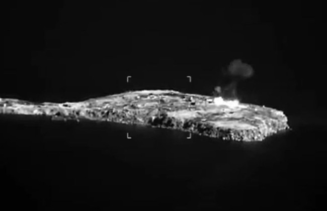 Літаки РФ обстріляли острів Зміїний фосфорними бомбами, відео