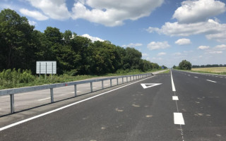 Відремонтовано пошкоджений міст на трасі М-01 між Черніговом і Києвом, фото