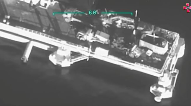 ВСУ уничтожили остатки российской техники на Змеином: опубликовано видео