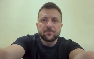 Владимир Зеленский призвал жителей тыловых городов помогать армии и волонтерам, видео