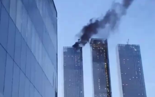 В Москве горит крыша высотки Capital Towers возле Москва-Сити: видео