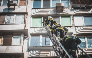 В Киеве вспыхнул пожар в квартире многоэтажки