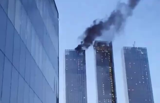 В Москве горит крыша высотки Capital Towers возле Москва-Сити: видео