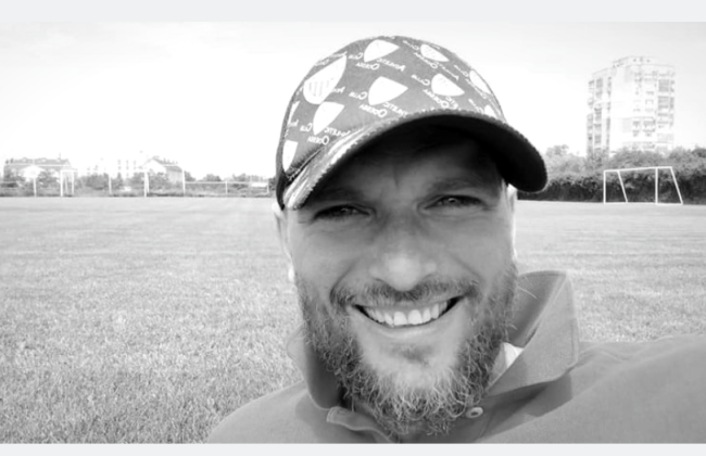 В Одесі попрощалися із тренером ФК «Атлетик» Олександром Шишковим, який загинув унаслідок ракетного удару по Сергіївці