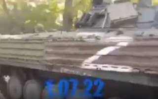 ВСУ захватили вражескую БМП-2 с новым комплексом защиты: видео