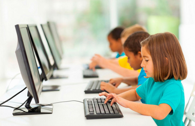 Кіберполіція нагадала, як убезпечити дитину від злочинів у віртуальному просторі