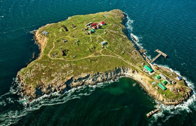 На острові Зміїний підняли український прапор