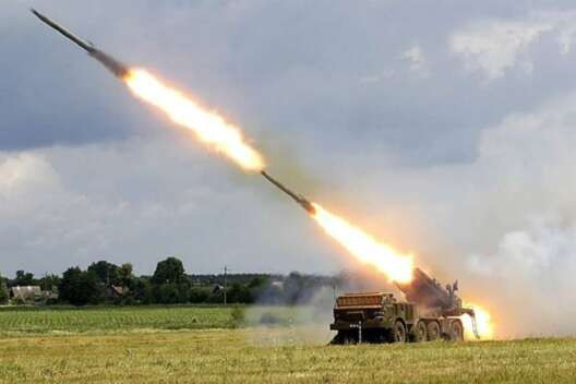 Оккупанты обстреляли две общины в Криворожском районе: повреждено здание детсада