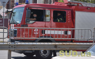 В Киеве горела квартира в многоэтажке: пожарные спасли двух человек