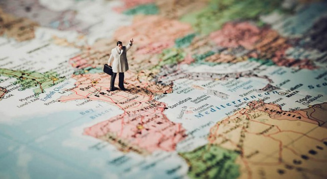 Украинцы за границей могут потерять пенсии: как избежать остановки выплат