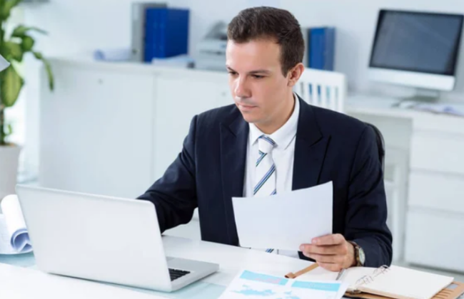 Рада дозволила працівнику оскаржити призупинення трудового договору