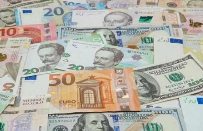 В Украине рухнул курс евро — он почти приравнялся к курсу доллара