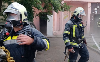 Короткое замыкание в электрощитовой: в Киеве горела многоэтажка, фото