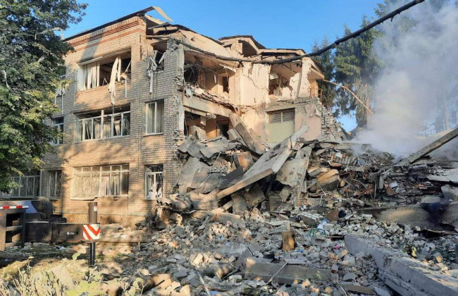 Оккупанты обстреляли Харьков: разрушена школа, фото