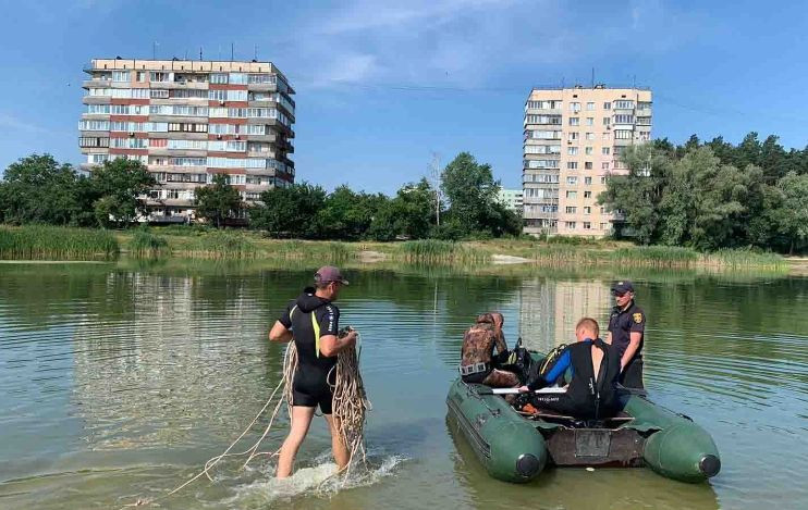 Тело нашли на следующий день: в Киевской области утонула женщина