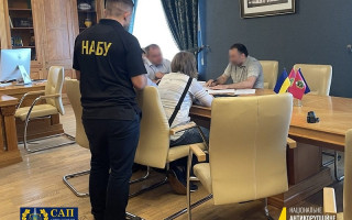 Одержання мільйонного хабара ексголовою Харківської облради: розслідування завершено