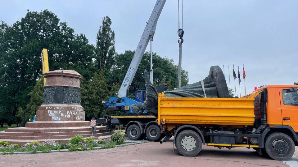 В Киевской области демонтировали памятник, посвященный «воссоединению Украины с РФ»: фото