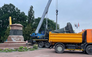 В Киевской области демонтировали памятник, посвященный «воссоединению Украины с РФ»: фото