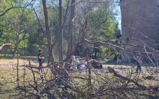 Ракетний удар по Краматорську: загинула одна людина, шестеро поранених, відео