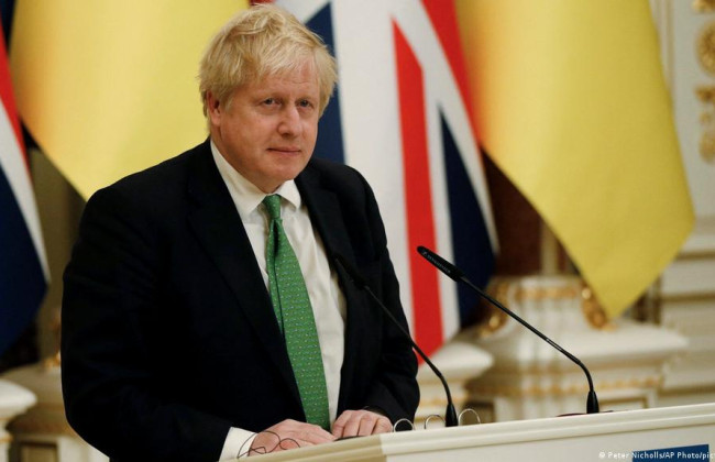 Борис Джонсон назначает новое правительство, собираясь остаться до осени