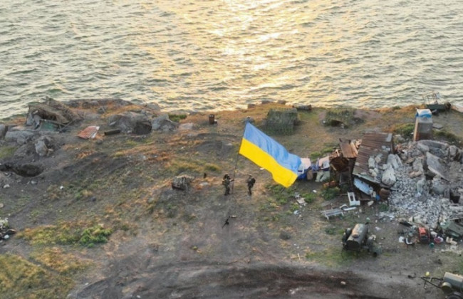 Появилось видео, как выглядит флаг Украины на острове Змеиный