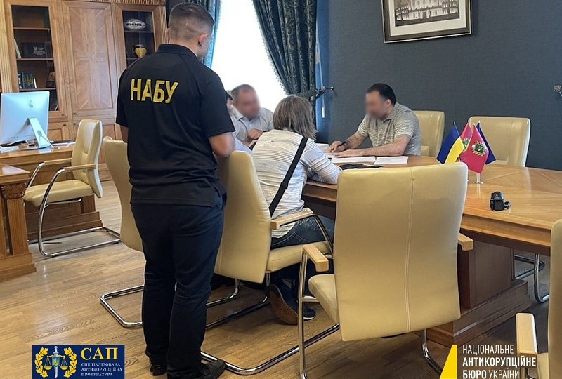 Одержання мільйонного хабара ексголовою Харківської облради: розслідування завершено
