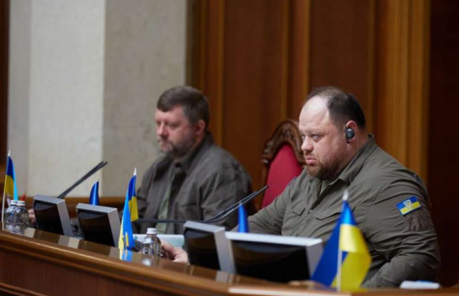 Чиновникам разрешили заниматься бизнесом: Рада приняла закон, где установила условия