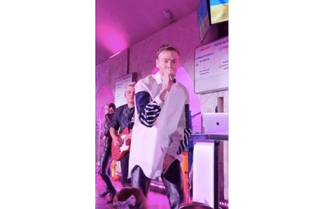 Киевляне просят прекратить концерты на станции метро Крещатик и открыть ее для граждан