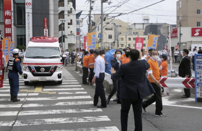 В Японии стреляли в бывшего премьер-министра Синдзо Абэ