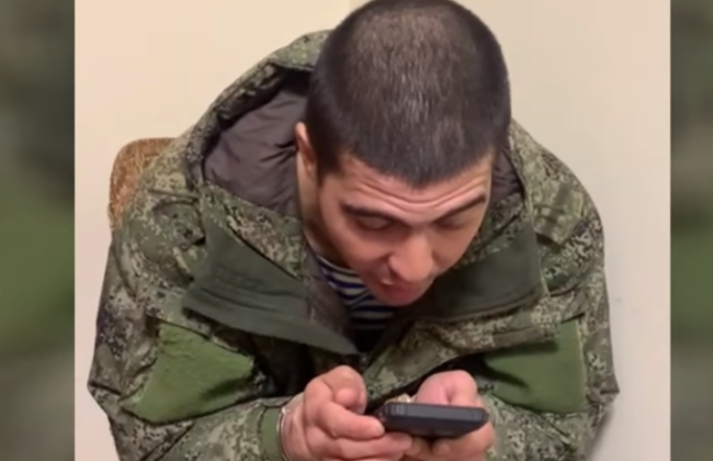 Кабмін дозволив військовополоненим розмовляти по телефону