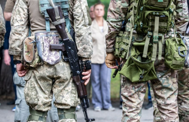 У Києві держслужбовці із керівного складу РДА пройшли оборонні заняття, фото