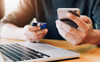 Шахраї розсилають інформацію про нібито виплати для українців від ЄС і НАТО, — ПриватБанк