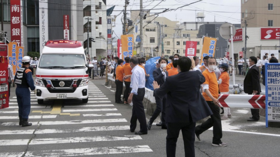 В Японии стреляли в бывшего премьер-министра Синдзо Абэ