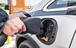 В Україні різко виріс попит на електромобілі