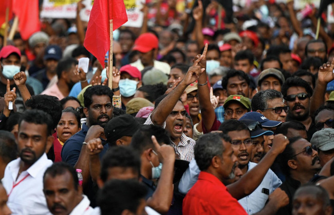 На Шри-Ланке протестующие захватили резиденцию президента: видео