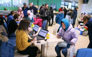 Як переселенцям отримати необхідну допомогу у Києві