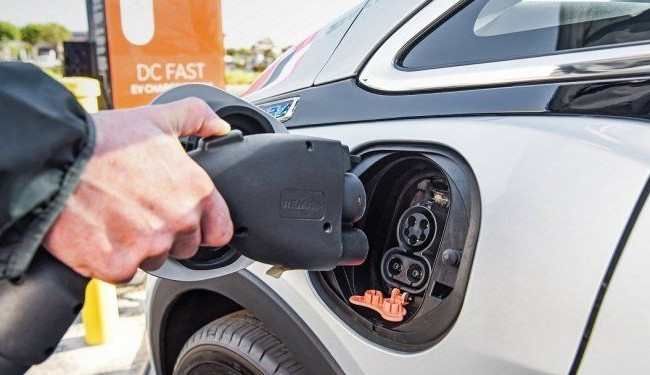 В Україні різко виріс попит на електромобілі