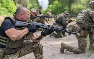 Колекторам заборонять стягувати борги з військових і членів їхніх сімей