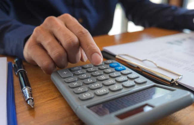 Як оплачується простій, запроваджений у зв’язку із бойовими діями на відповідній території