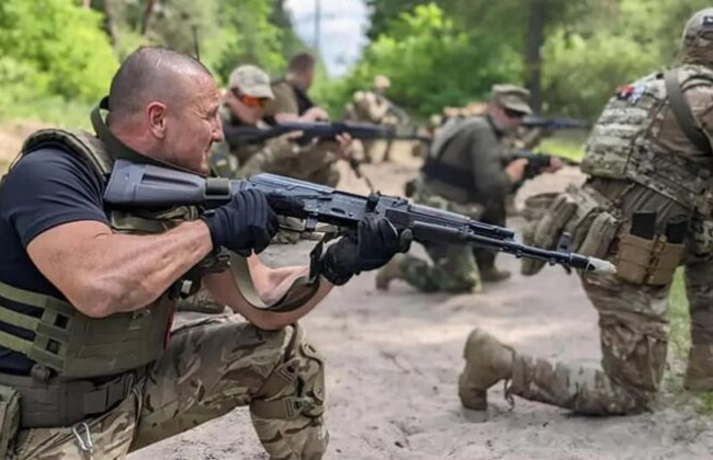 Колекторам заборонять стягувати борги з військових і членів їхніх сімей