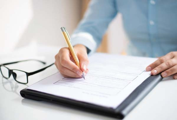 В яких випадках  роботодавець під час воєнного стану зобов’язаний надати відпустку без збереження заробітної плати на вимогу працівника